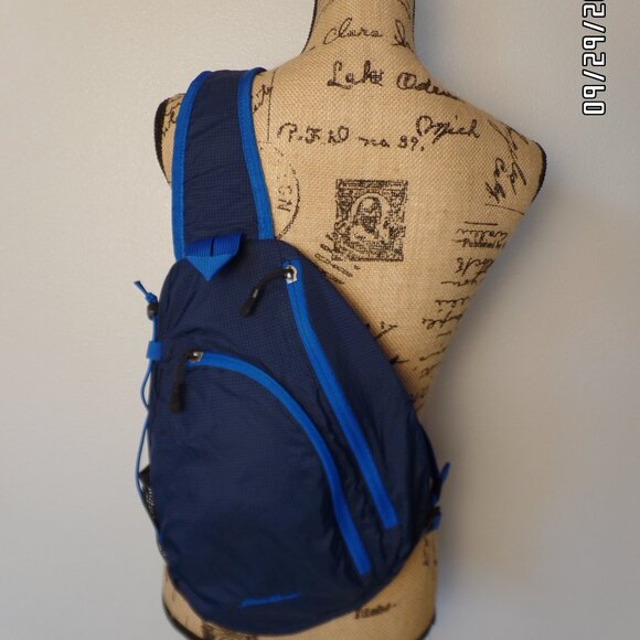 Eddie Bauer Sling Pack Excellent Unused Condition Phone Holder Several Pockets - Picture 2 of 15